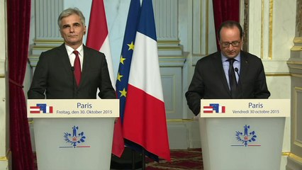 Hollande appelle "à ne pas ériger de murs ou de barrières"