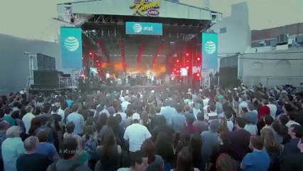 Modest Mouse Performs The Ground Walks, With Time in a Box