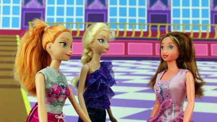 Frozen Elsa is Bald when She Donates Her Hair. DisneyToysFan.