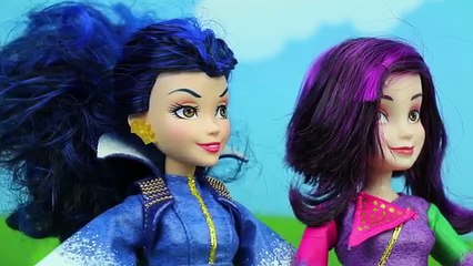 Mal and Evie Bake Cookies with Easy Bake Ultimate Oven Super Treat Edition. DisneyToysFan.