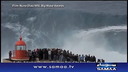 Unbelievable surfer wows all on huge wave