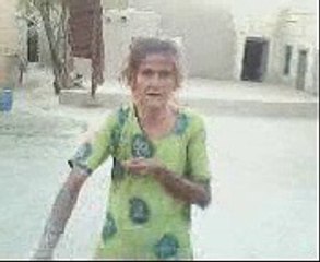 ھا ھا اس اماں کو بھی عمران کے جیتنے کی لگی ہوۂی ہے ۔۔۔۔۔۔دیکھنے کیلے کریں