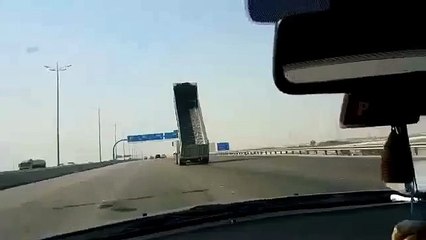 Voila ce qui arrive quand on oublie de baisser sa benne