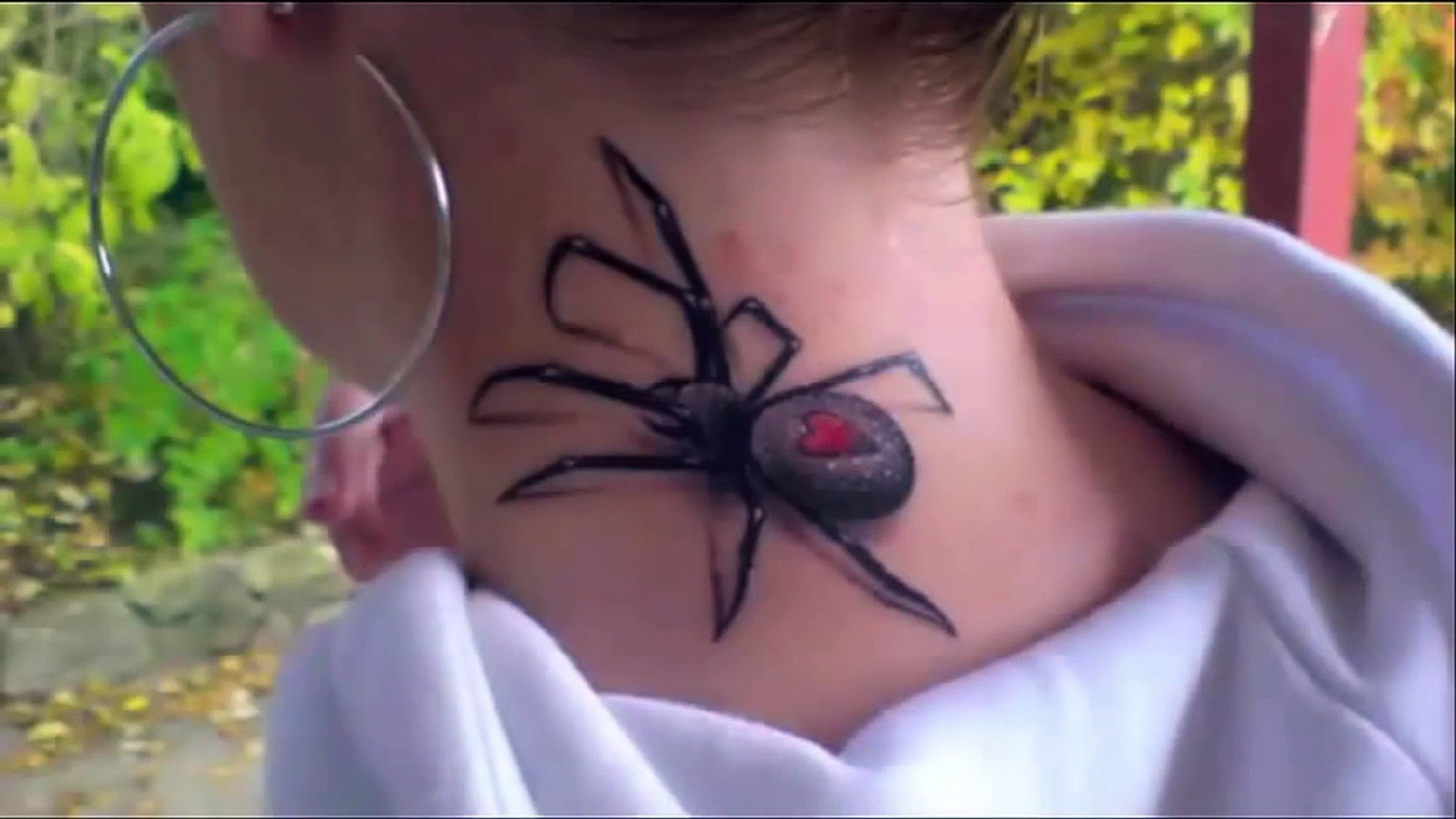 Тату паук на руке. Тату паук. Татуировки на шее. Тату паук на шее у девушек. Тату паук на руке.