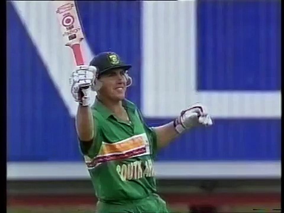 WAQAR YOUNIS clean bowled 'HAT TRICK' vs New Zealand 199495 Mandela Trophy