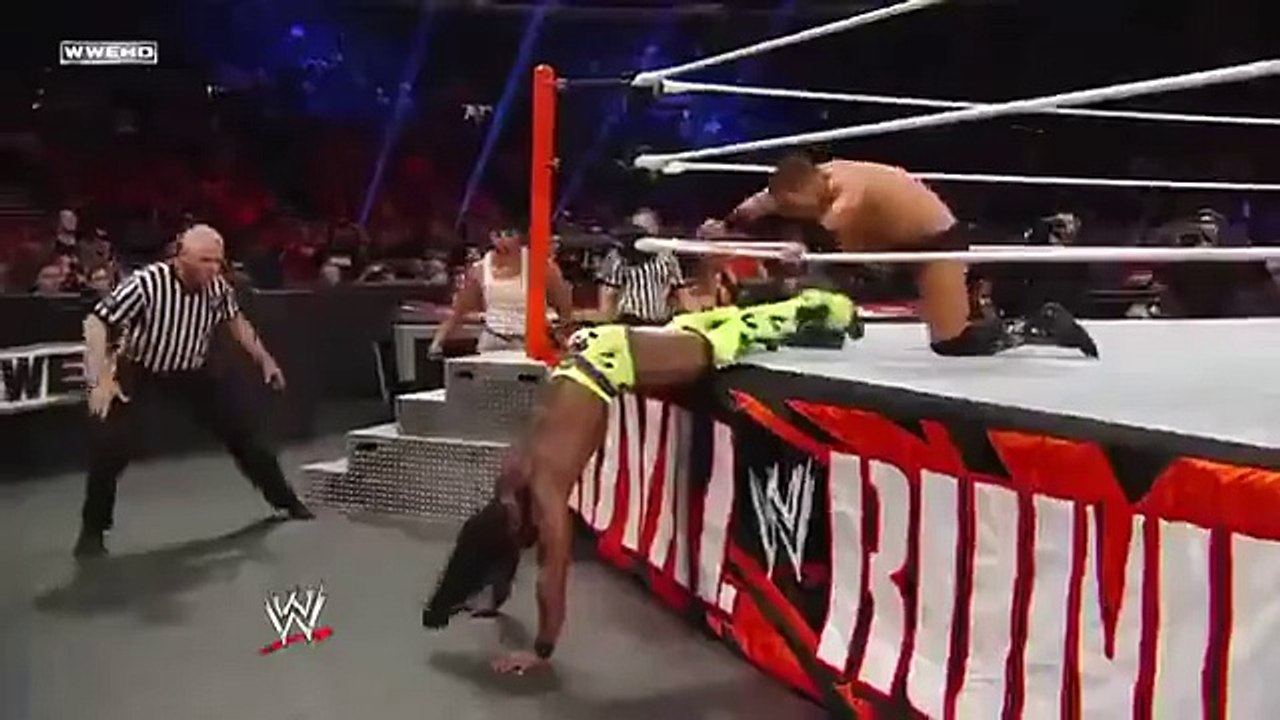 Kofi Kingston saves himself from being eliminated at the 2012 Royal Rumble Match