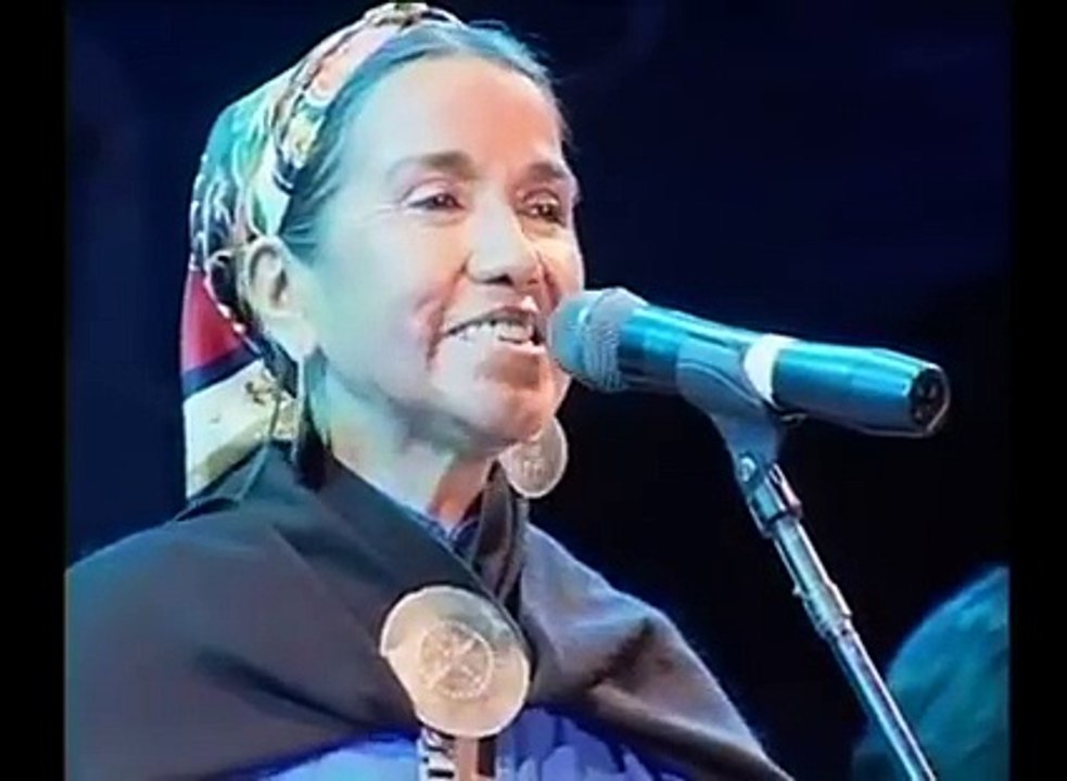 Cantante amazigh o nativos americanos? Cálculo Luisa es mapuche (indígenas mapuches son Chile / Argentina) ..