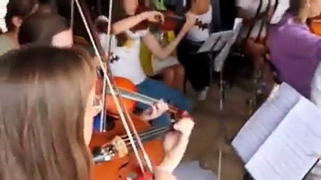 Très belle reprise de la chanson kabyle au Maroc . Oulahlou Pouvoir assassin