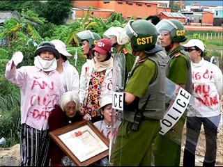 Nguyễn Tấn Dũng ngớ ngẩn hay bị chơi khăm ?