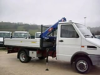 Autocarro Iveco Turbo Daily 35 10 con Gru