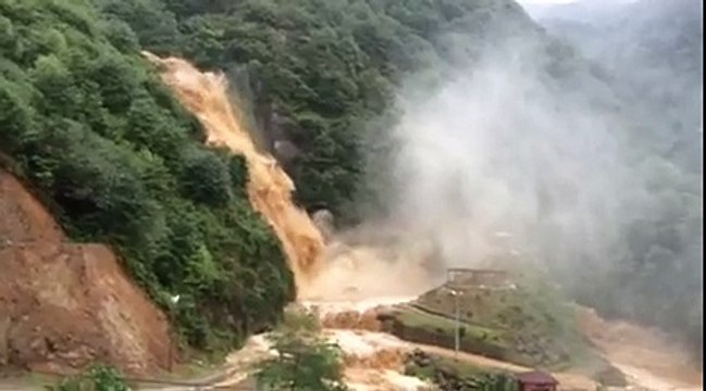 Çayeli Ağaran Şelalesi Yağan Yağmur Sonrası Taştı! 2