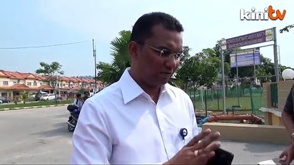 Gambar tunjuk murid makan di bilik air sekolah