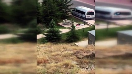 Eşini vuran adamın kendini vurma anı kameraya yansıdı