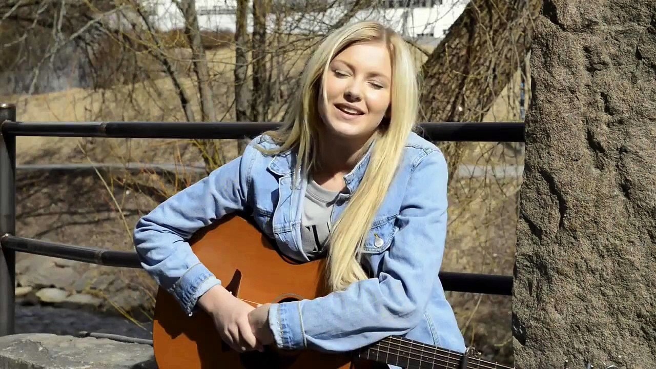 Astrid Smeplass er Plan-fadder! Idol gir tilbake 2013