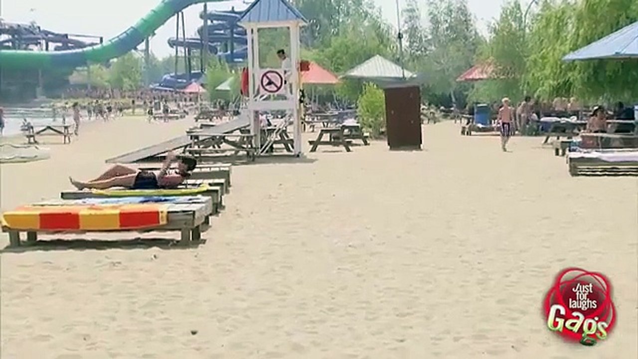 Beach Skunk Prank pakistani...hahahaha