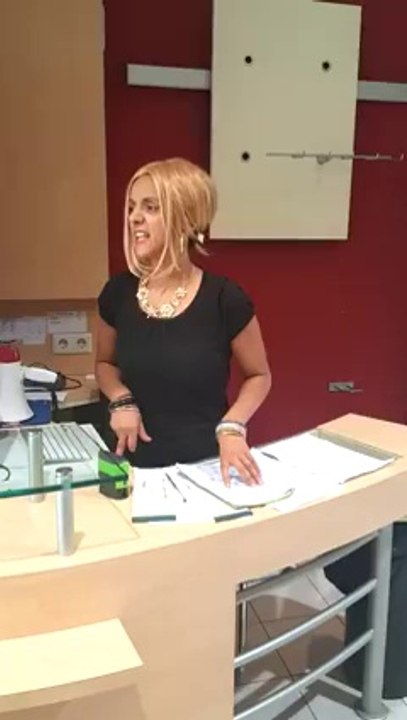 Consulat-d'Algérie à Paris Houria-les-yeux-verts-verts