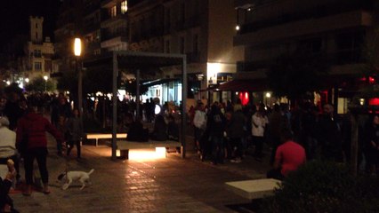 La nuit le remblai est animé par la foule