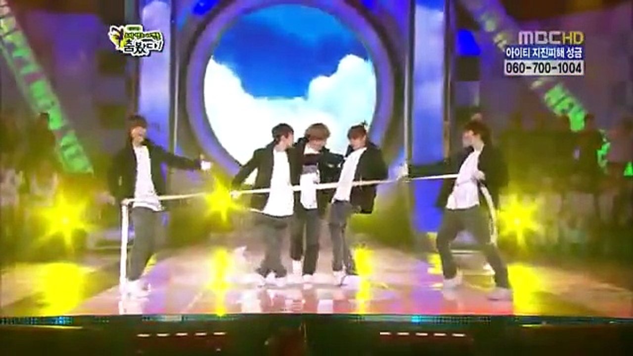 Super Junior vs 2PM dance battle