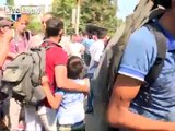 BREAKING NEWS - More than 14.000 refugees from Syria leave Greece and enter FYROM (macedonia) in les