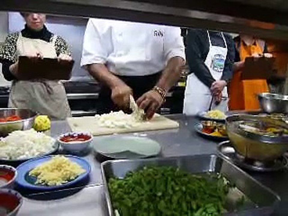 インド料理教室（たまねぎのみじん切り）