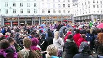 Folkehavet i Bergen synger Til Ungdommen