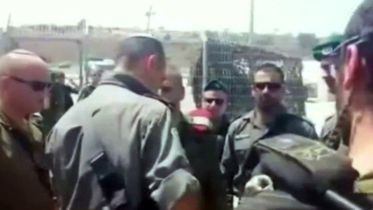 Israeli police shoot a Palestinian man dead