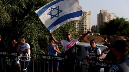 Clashes outside hospital of hunger strike Palestinian