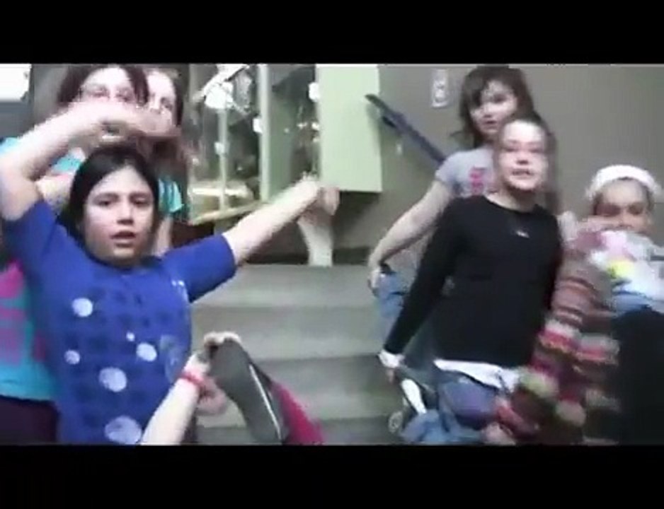 LIPDUB - Wavin Flag - La Tuque High School 2011