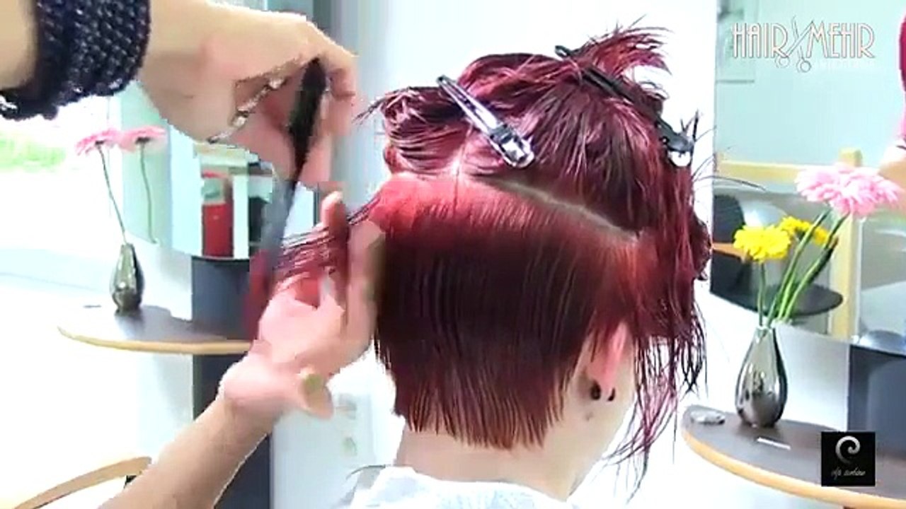 Extreme pixie undercut short haircut makeover: Sidecut and blonde colour contrast by Anja Herrig