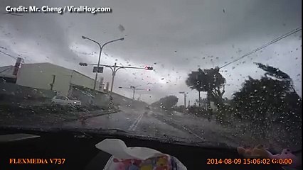 Kasırga Olurken Arabanın İçinde Olmak