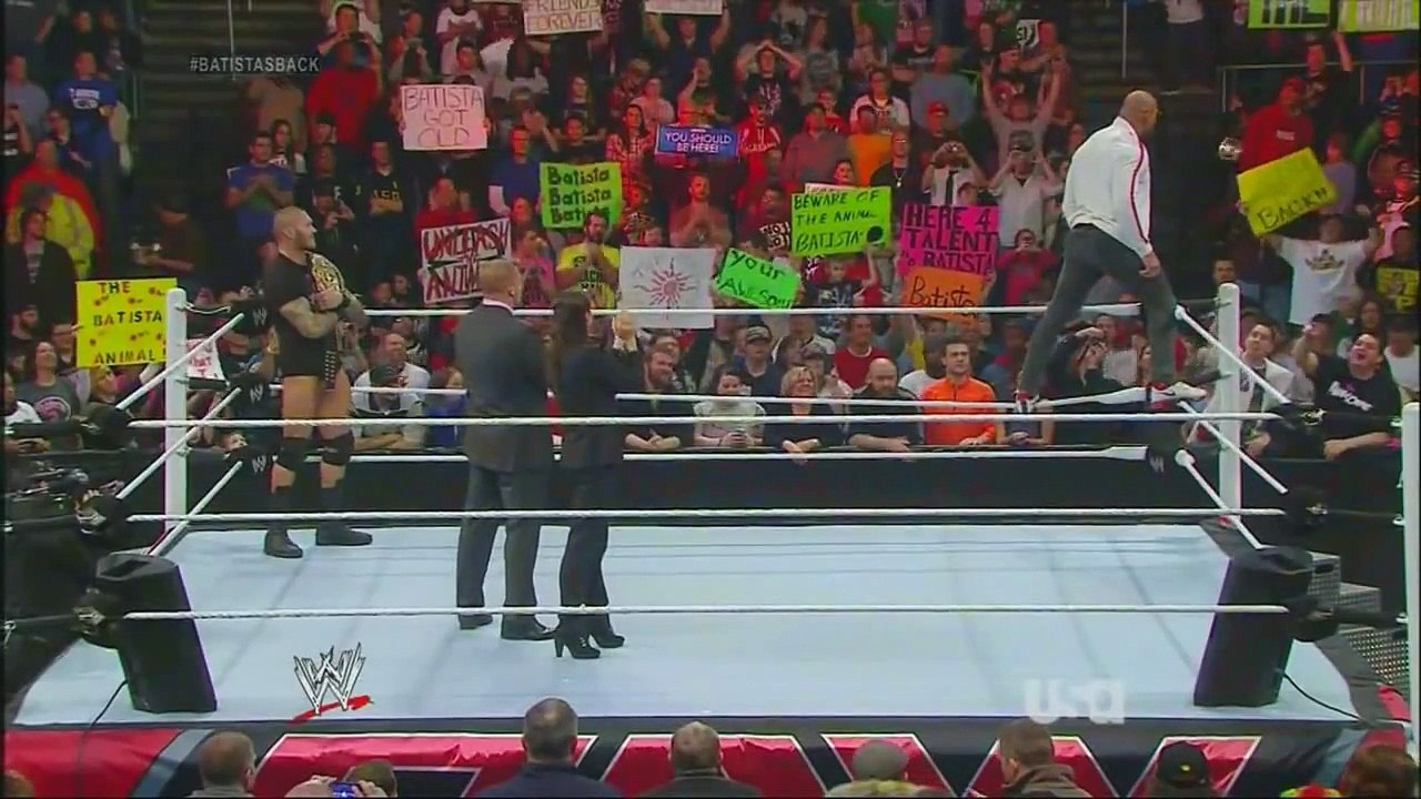 Batista returns at WWE RAW January 20th 2014 (HD)