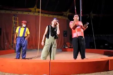 Circo Belga apresenta - Os Palhaços Cebolinha,choquito e Maionese aprontando todas.