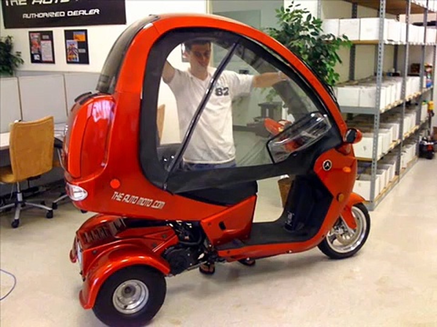 enclosed scooter trike