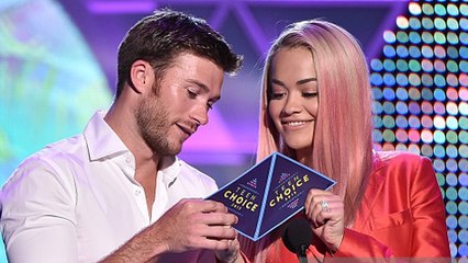 (VIDEO) Rita Ora At The Teen Choice Awards 2015
