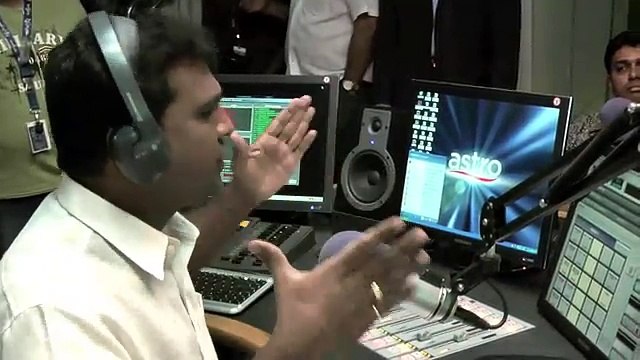 Ponggal Special - An Exclusive Interview With Actor Karthi.m4v