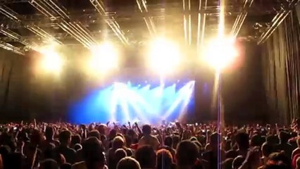 Foster The People - Don't Stop (Colours On The Wall) live in Malaysia