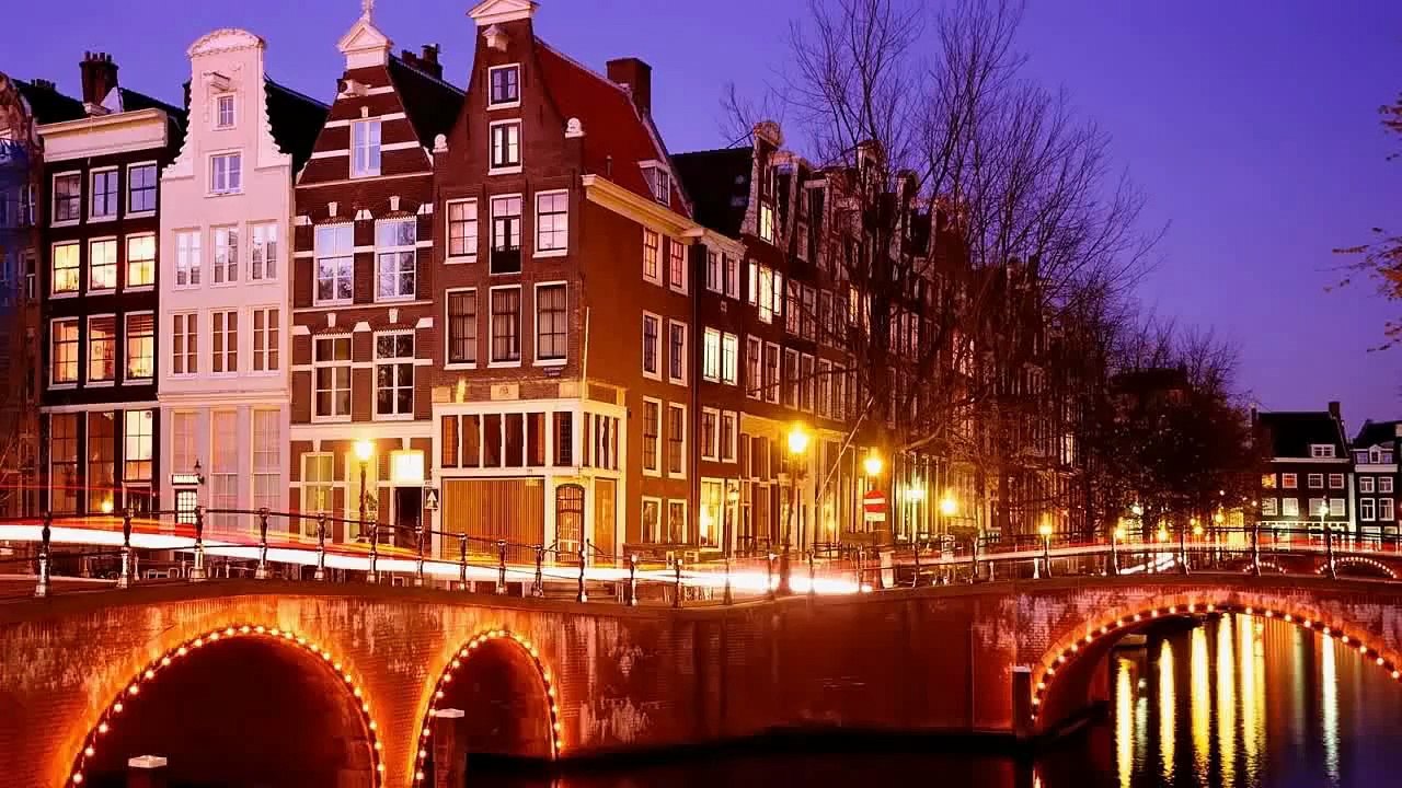 Nederlands Praten: Klokkijken kwartieren (Learn Dutch/learning Dutch: What's the time)