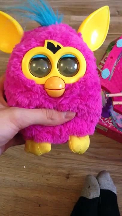 Furby, macha and ze bear, Peppa Pig Kinder Surprise
