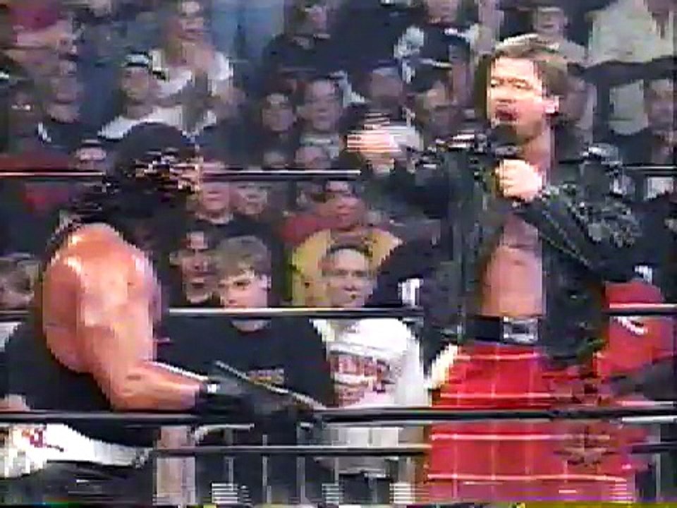 Elizabeth kisses Eric Bischoff...while Randy Savage watches!