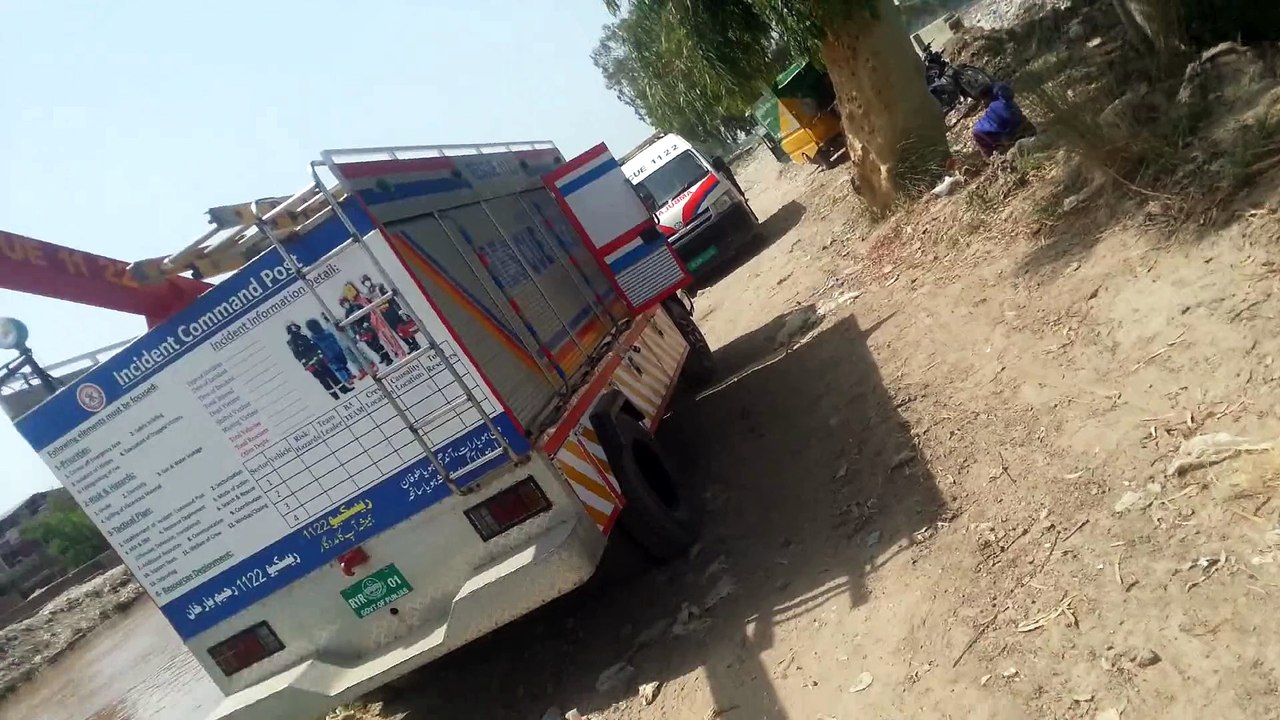 rescue 1122 rahim yar khan rescue nstpak vehicle and employees