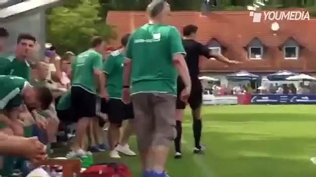 La simulazione più incredibile che c'è durante una partita di calcio amatoriale