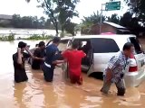 SUPER  AMAZING BUS ACROSS THE EXTREEM FLOOD (PO. Haryanto - Indonesia)