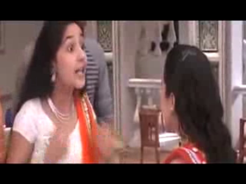 Naira Aur Gayatri Ke Bich Hue Jabardast Ladayi - 17 August 2015 - Yeh Rishta kya Kehlata Hai