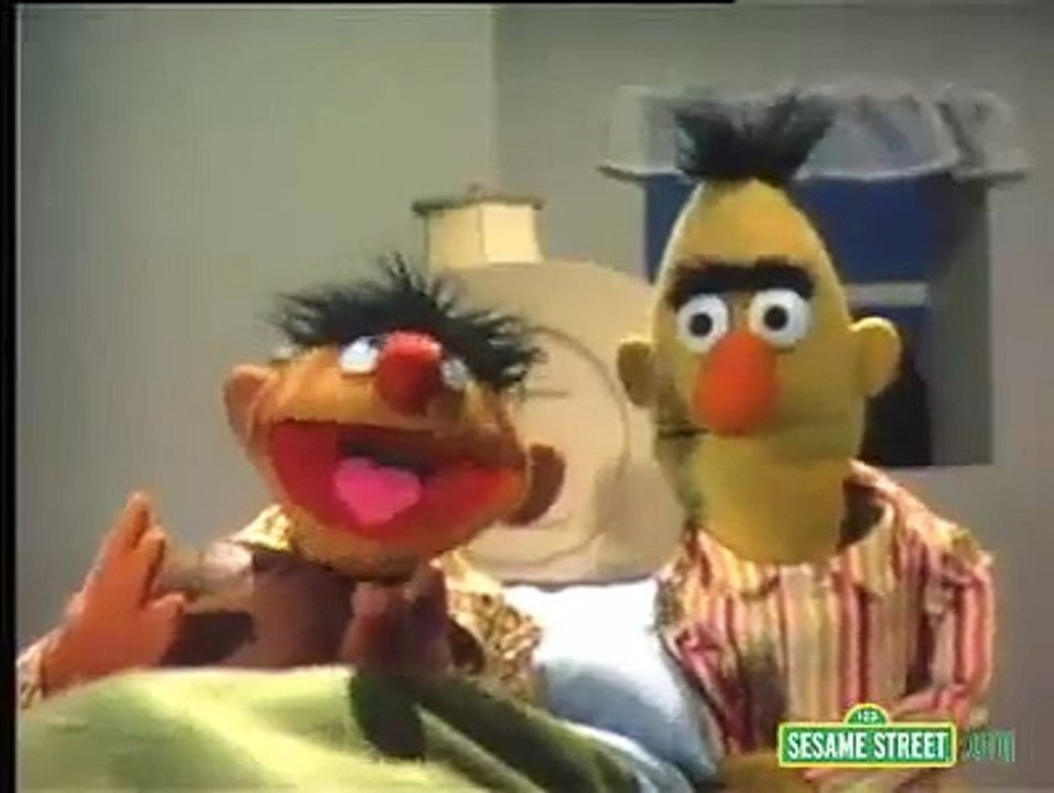 Classic Sesame Street Bert and Ernie: Basketball