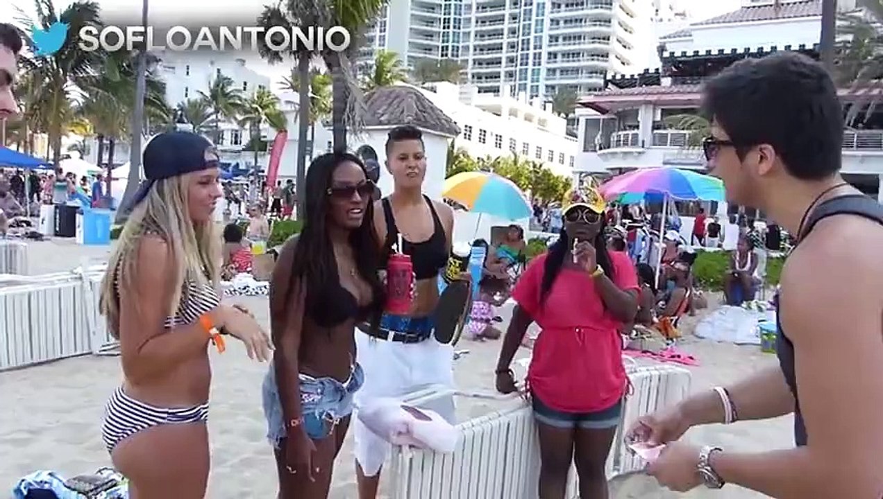 Kissing Prank - Card Trick Kiss Prank - Kissing Girls - Kissing Strangers - Kissing Prank in Public