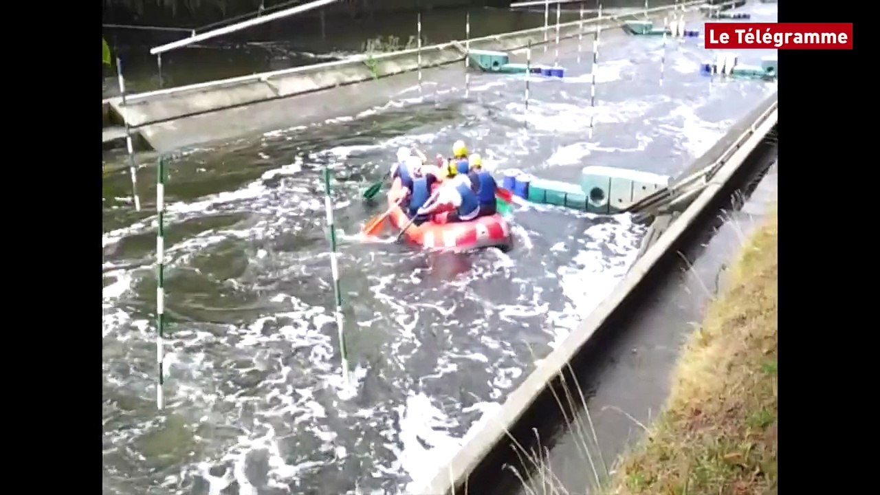 Lannion. En raft dans les "rapides" du Léguer