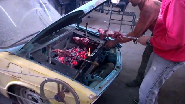 Un brésilien utilise sa voiture comme barbecue