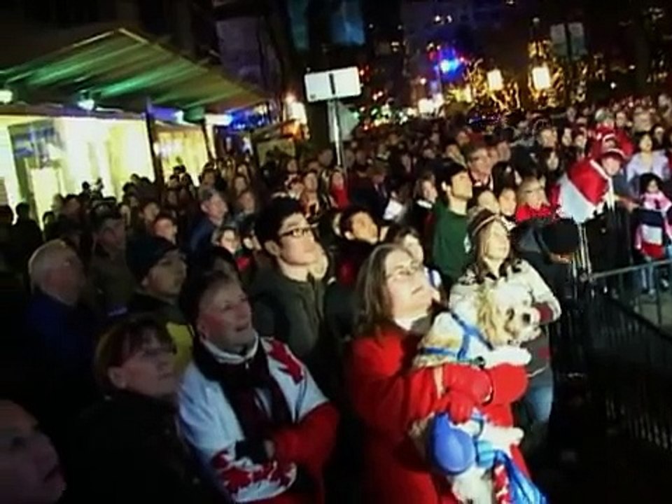김연아 경기당시 사람들 반응 (YU-NA KIM) Vancouver Olympic 2010 at Robson St. (B-roll)