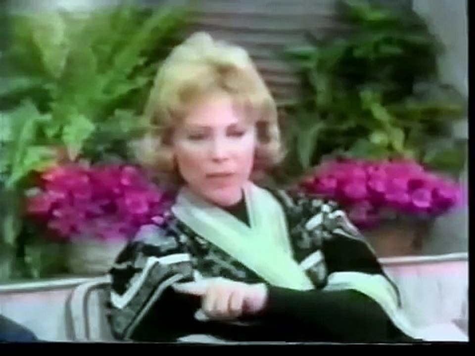 David Bowie - Rare - Dinah Shore 1975 - Interview 2 clip3