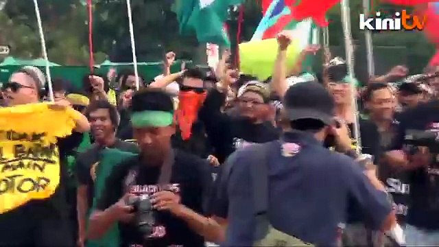 Carnival atmosphere at Suara Rakyat 505 rally